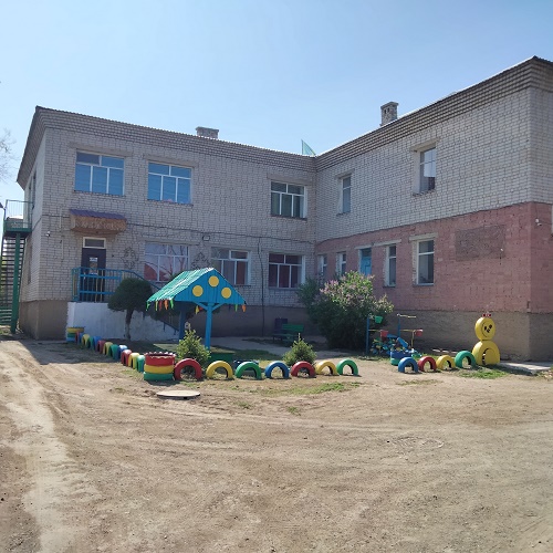 Ғимарат жанынан